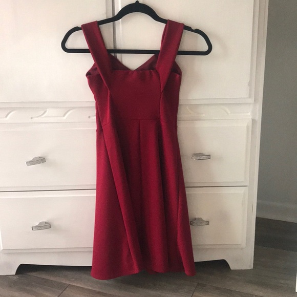 Red dress - Picture 3 of 3